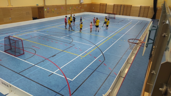 Floorball-Training mit Bande