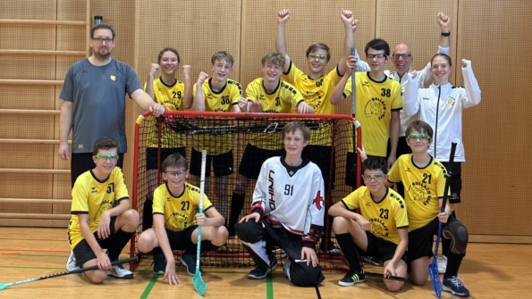 U15-Team der Bullach Bees bejubelt Siege im Floorball