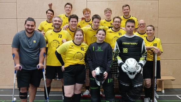Erwachsenen-Team der Bullach Bees, Floorball