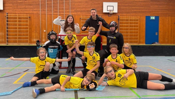 Das U11-Floorball-Team der Bullach Bees