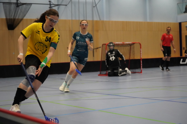 Sophia vom Floorball-Team U15 Juniorinnen der Bullach Bees
