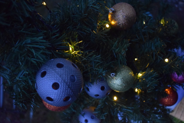 Floorball am Weihnachtsbaum